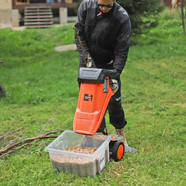 Измельчитель электрический PATRIOT SE24, 2400ВТ, макс диаметр веток 40мм, 4050 об/мин, сумка 50л